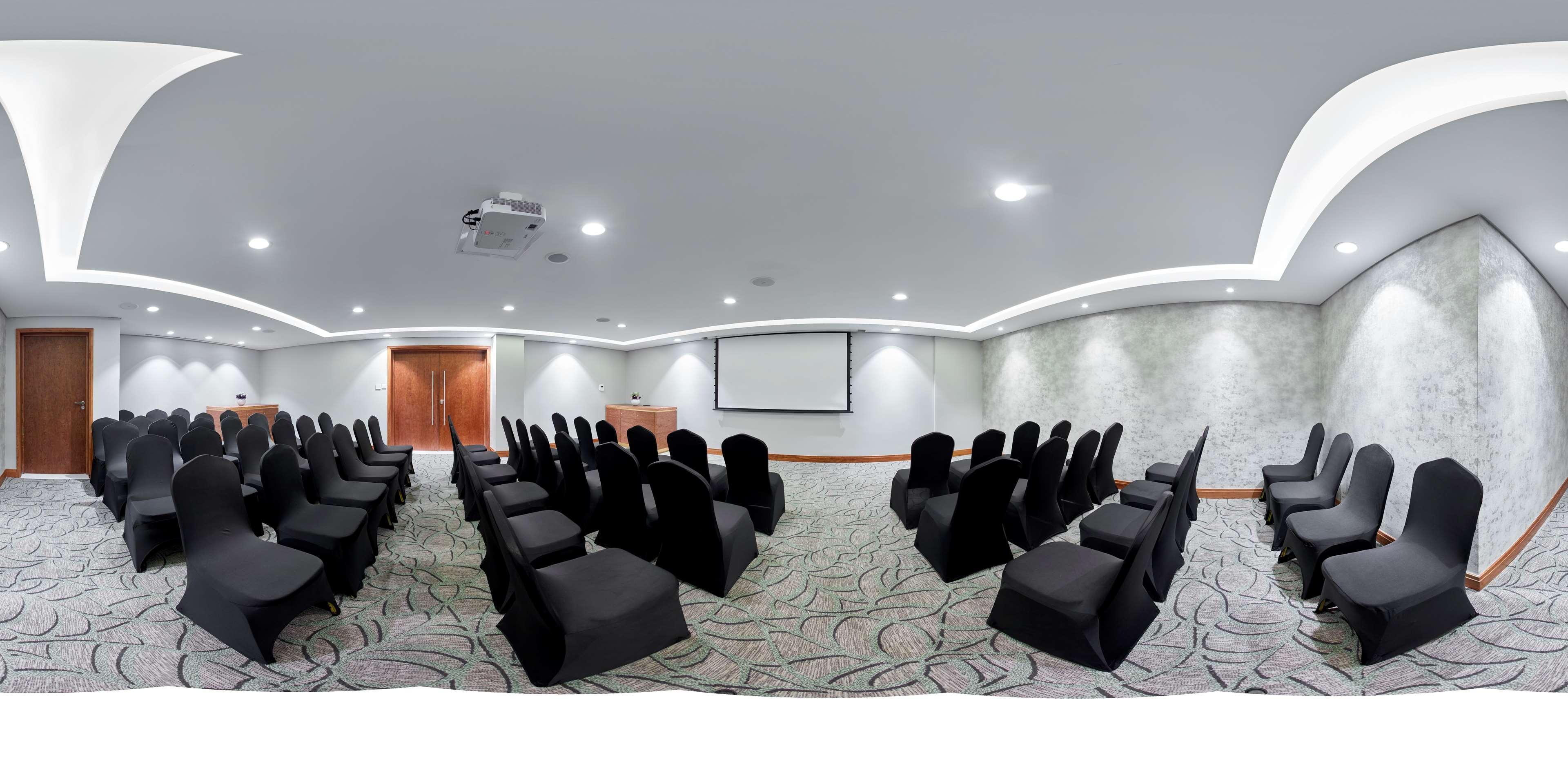 Hilton Garden Inn Society Business Park Лусака Екстериор снимка